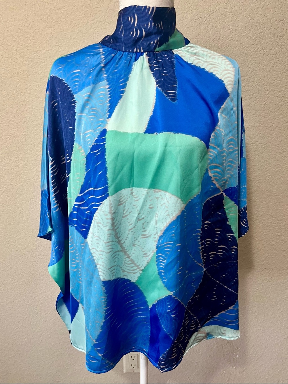 Entro Date night in Venice shift Top in Royal Blue